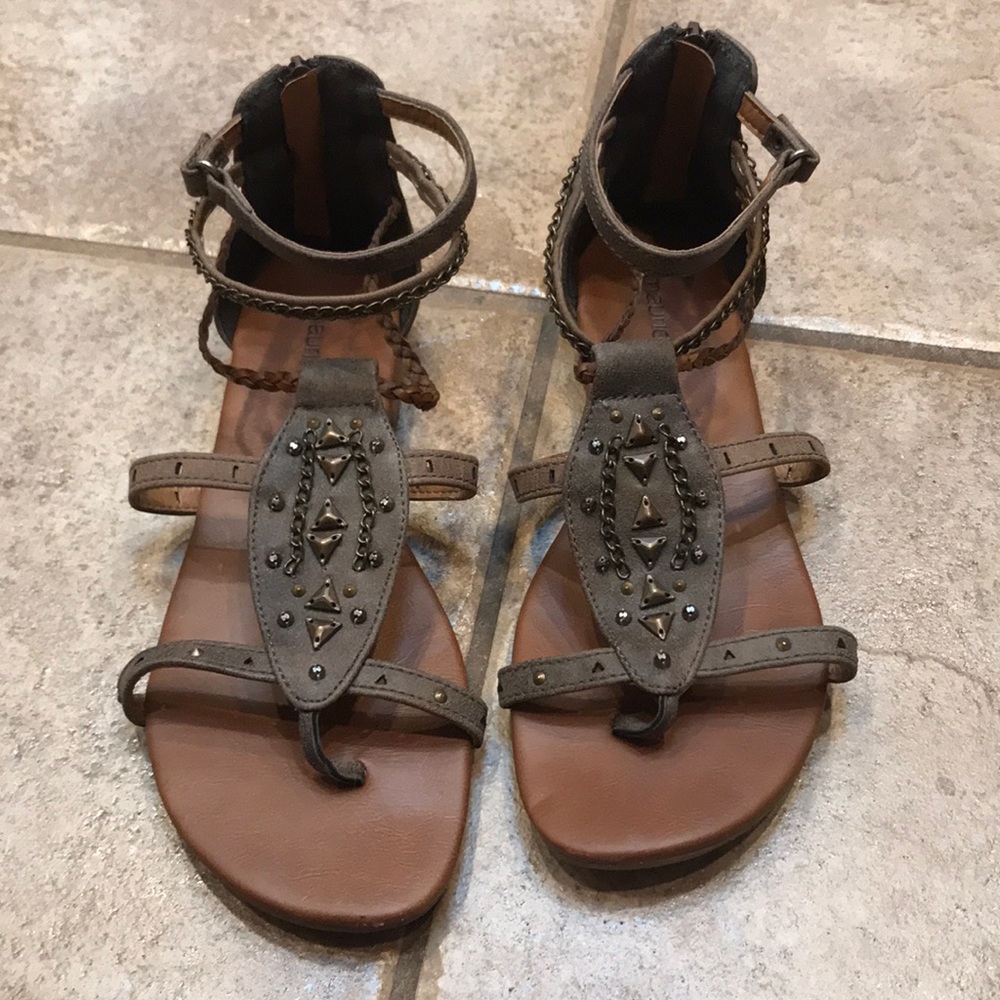 Maurices sandals Sz 9
